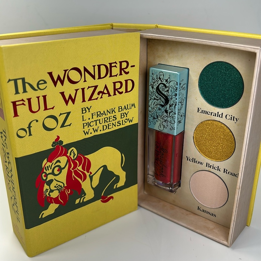 New The Wonderful Wizard of Oz Makeup Palette by Storybook Cosmetics